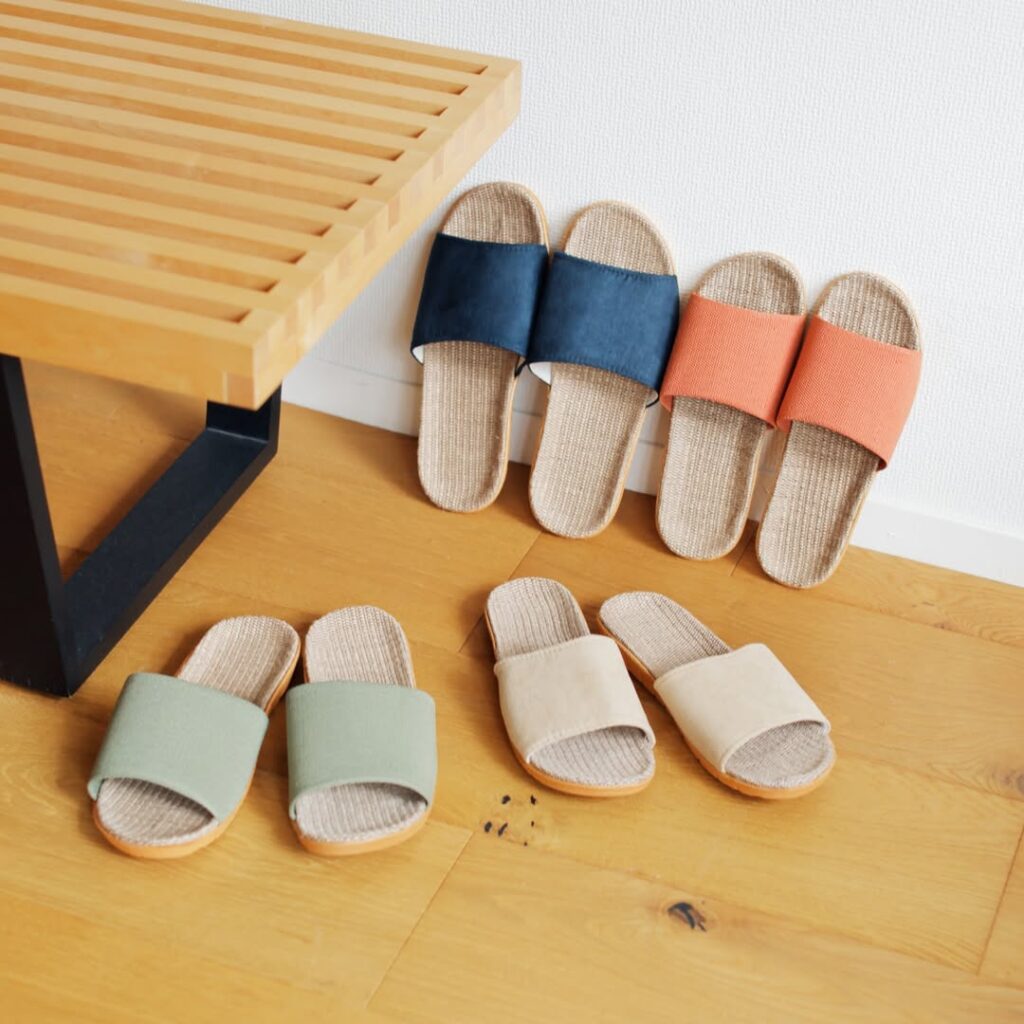 100円フラットサンダル