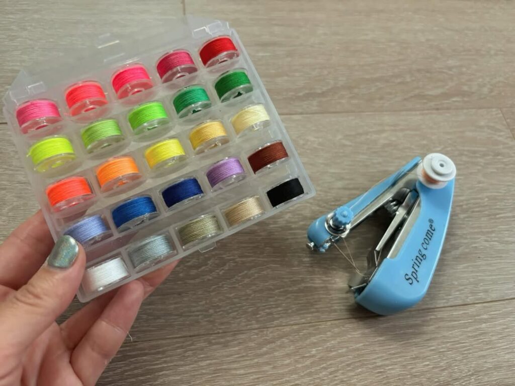 100円小型ハンディミシン