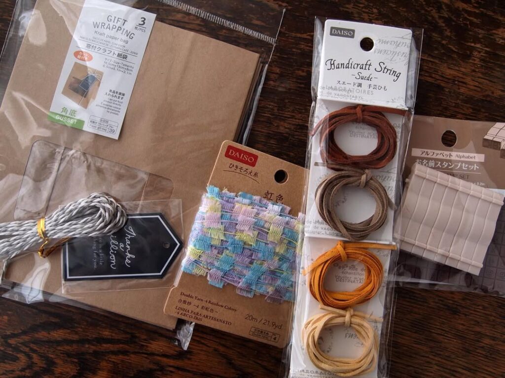 「100円ショップのラッピンググッズ」