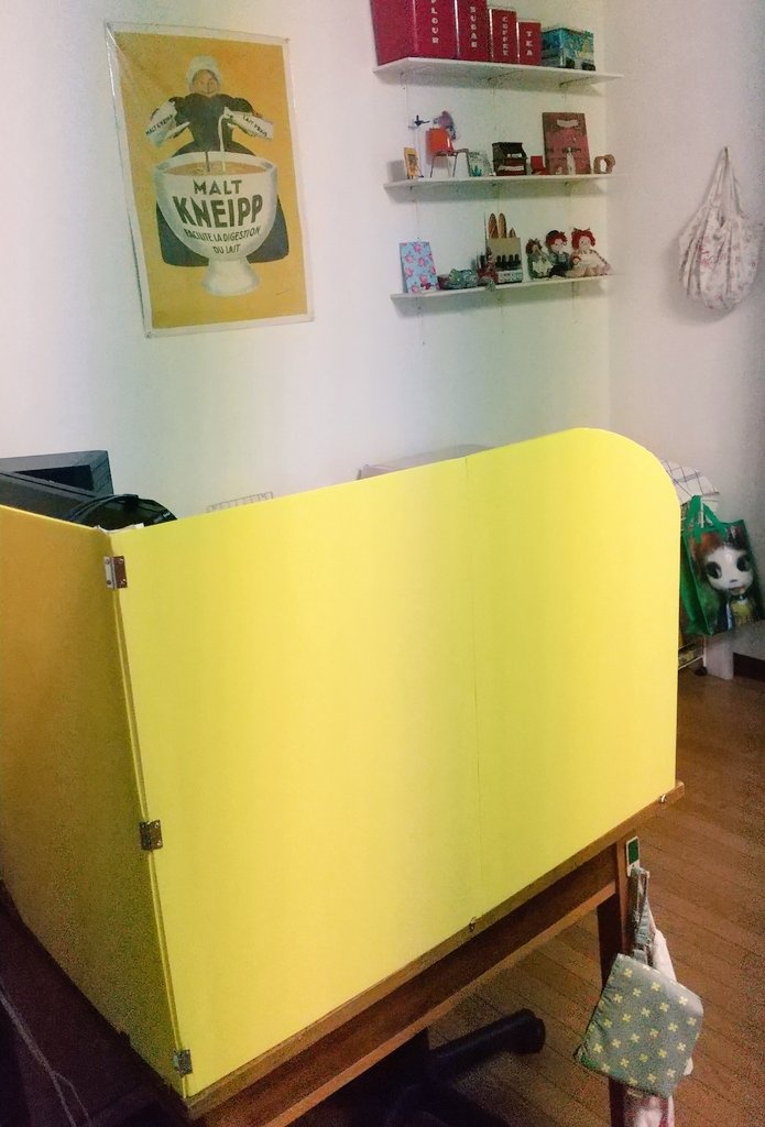 100均デスクパーテーション